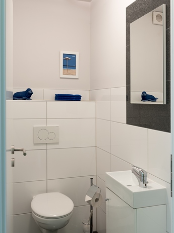 separates WC